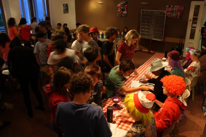Village Camps International Summer Camp Leysin, Switzerland 2025-08-09 https://www.villagecamps.com/journals_admin/images/684-34-stock market (63).jpg